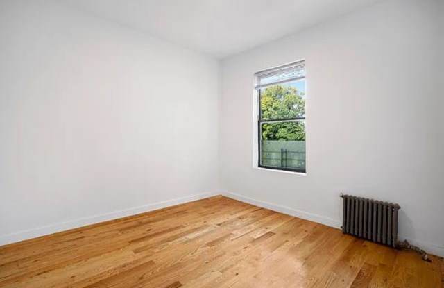 1715 East 8th Street Gallery 4