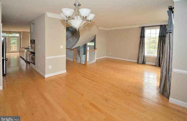 100 HERNDON MILL CIRCLE Gallery 3