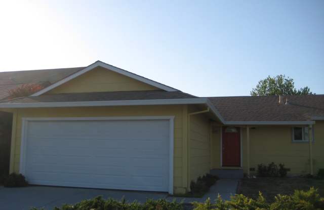 Charming 3 bedroom 2 bath home for Rent - 1432 Meadowlark Lane, Petaluma, CA 94954