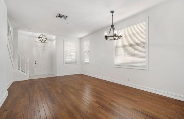 489 Leaf Drive Gallery 3