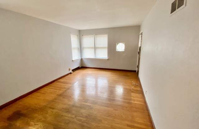 4127 Michigan Avenue Gallery 4