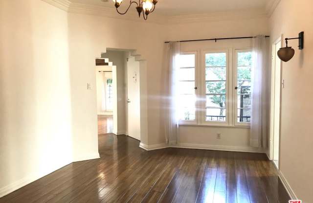 1072 South GENESEE Avenue Gallery 3
