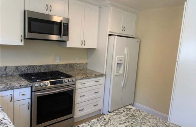 Costa Mesa 3 Bedroom 2 Bath Townhouse with 2 car garage Gallery 3