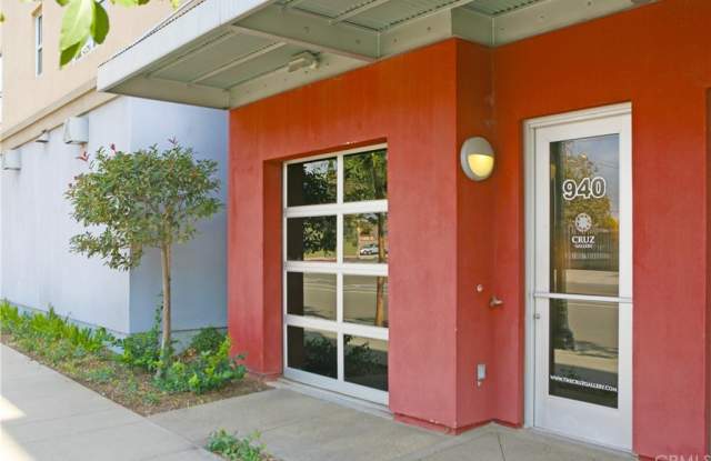 940 E Civic Center Drive Gallery 2