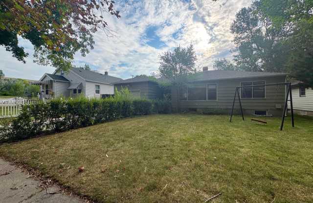 Spacious 5-Bedroom Home with Fenced Yard & Central A/C photos photos Spacious 5-Bedroom Home with Fenced Yard & Central A/C photos photos