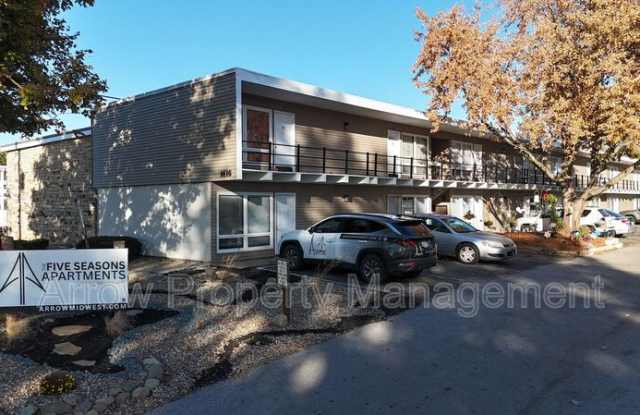 1414 Oakland Rd NE-10 - 1414 Oakland Road Northeast, Cedar Rapids, IA 52402