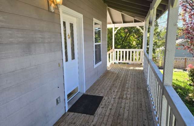 3 Bedroom Duplex in Convenient Kingston Location! Gallery 4