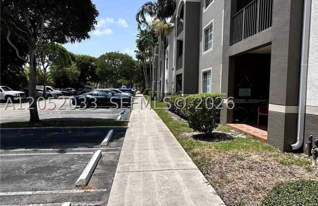 6861 SW 44th St photos photos