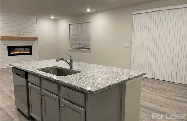 Available for immediate move in! Gallery 4