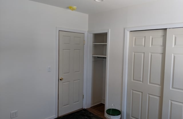 60 HOBART PL Gallery 4