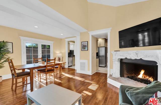 2585 Glen Green St - 2585 Glen Green Street, Los Angeles, CA 90068