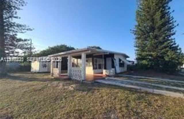 1511 NE 40th St photos photos