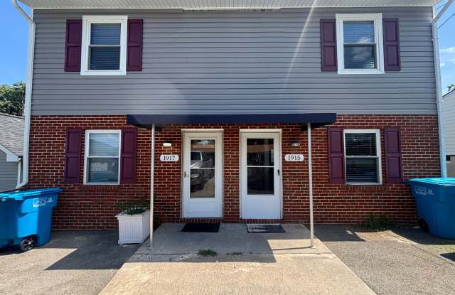 Duplex with 2 Bedrooms and 2 Bath - Move In Ready Gallery 1