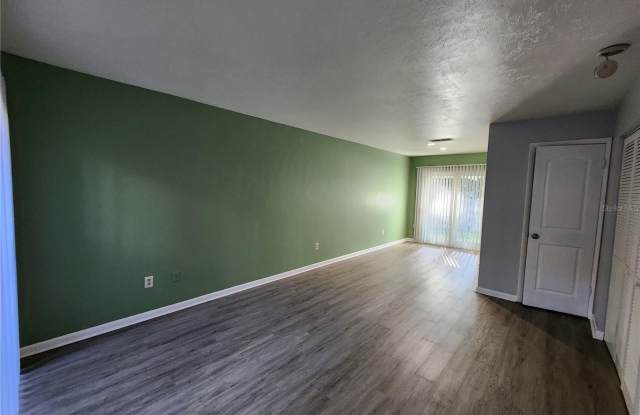 702 SW 70 Terrace Gallery 2