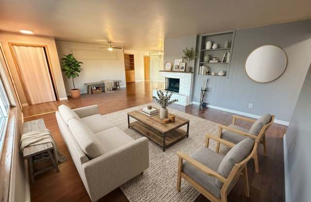 4 Bedroom / 2 Bathroom Charming Home with Spacious Layout & Private Yard! Gallery 3