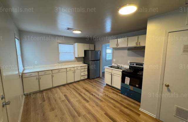 $1,025 - 3 bed 1 bath - Single Family Home *COMING SOON* Gallery 4