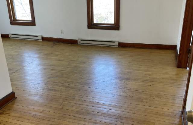 212 South Water Street Gallery 4