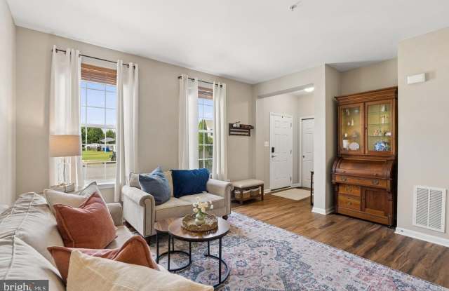 519 LOTHIAN Way Gallery 2