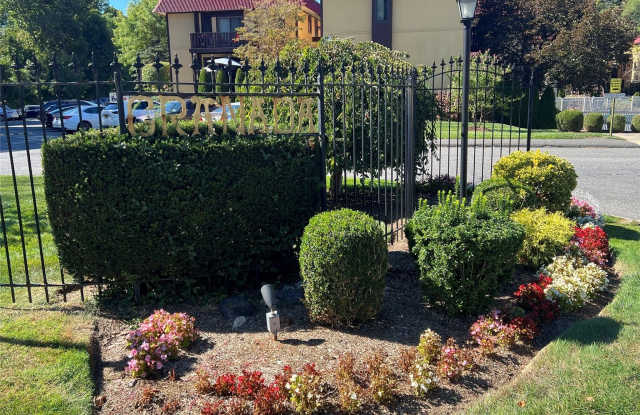 2 Granada Crescent unit: 8 photos photos