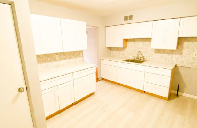 New Remodel! 2bed 1bath. Great location! Gallery 4