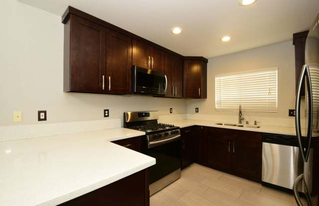 Live In The Heart Of Summerlin 2 Bed 2 Bath Condo! photos photos