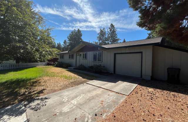 Great 3 Bed/2 Bath Single Family Home in NE Bend - Pheasant Court photos photos