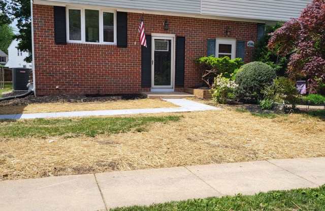 HUGE Yard and New Kitchen! photos photos