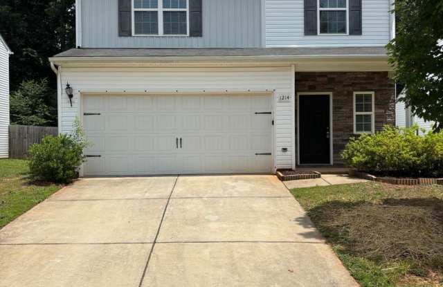 Four Bedroom Home In Mineral Springs/University Area photos photos