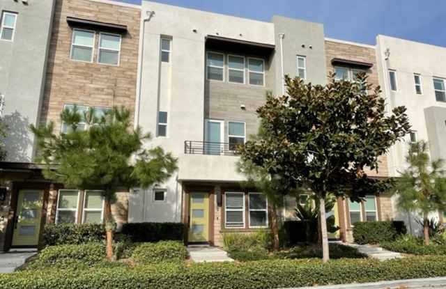 3 Bedroom Townhome in Platinum Triangle - 963 East Mason Lane, Anaheim, CA 92805