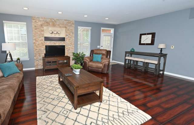 1949 Blackberry Lane Gallery 2
