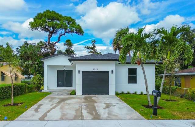 2725 NW 7th St photos photos