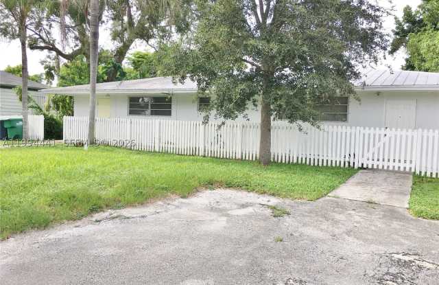 5831 SW 62nd St photos photos
