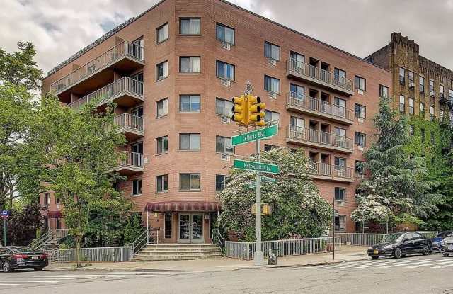 118-82 Metropolitan Ave - 118-82 Metropolitan Avenue, Queens, NY 11415