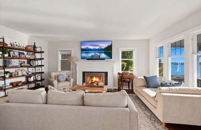 4Bd/2.5Ba Kirkland Home Gallery 4