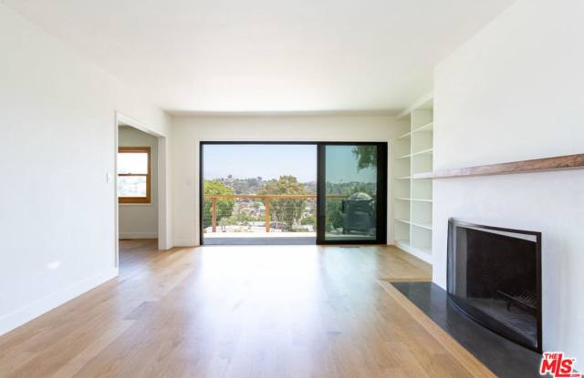4238 CALEDONIA Way Gallery 4