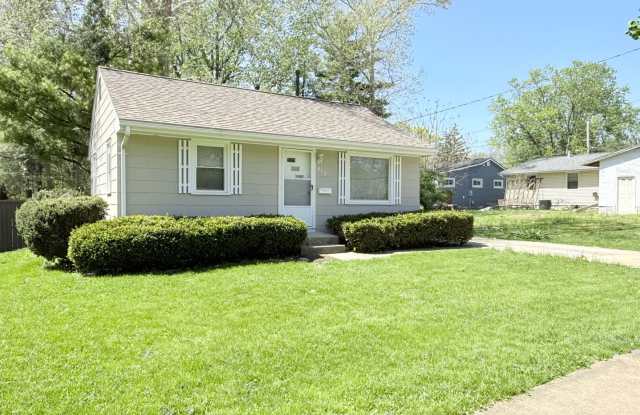 Charming 2-Bedroom Home Near Illinois State University photos photos
