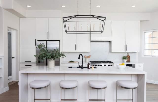 Oceanside Gem with ocean view and a 5-Minute Walk to the Beach/Pier photos photos