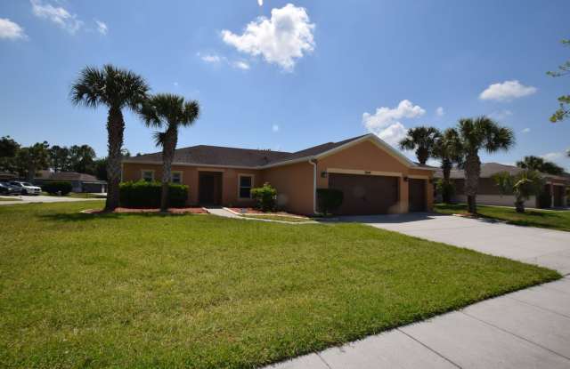 Beautiful 3 bedrooms/ 2 baths home with a 3 car garage in a gated community for rent at 3600 Sail Harbor Dr. Kissimmee, FL 34746. photos photos