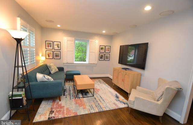 7133 OAKLAND Avenue Gallery 3