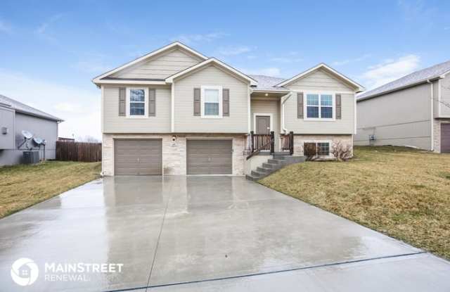 404 Golfview Drive - 404 Golfview Drive, Pleasant Hill, MO 64080