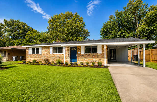 Now Leasing: Charming 3-Bedroom Home with Fenced Yard! photos photos Now Leasing: Charming 3-Bedroom Home with Fenced Yard! photos photos