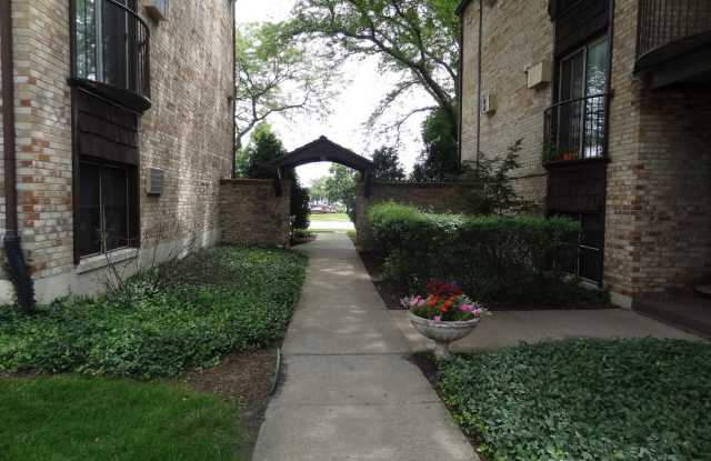 1950 Cherry Lane Gallery 2