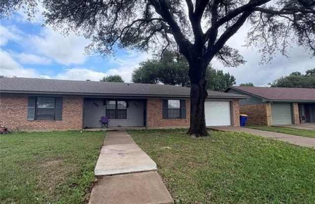 411 Bond Street - 411 Bond Street, Hillsboro, TX 76645