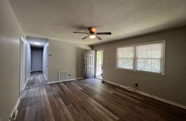 **Price reduced with Move-in Special of $250 off the first full months rent** Gallery 3