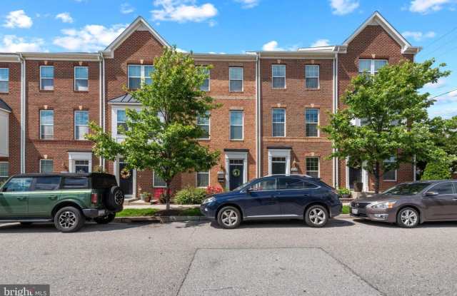 Welcome to 4626 Fait Avenue, a 2bd 2.5bth home in the coveted O'Donnell Square community! photos photos
