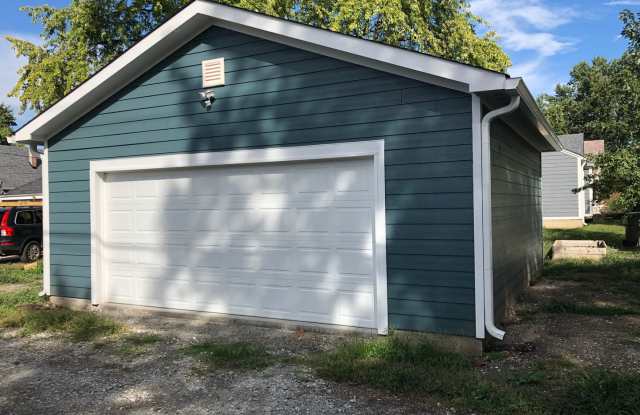 Bates-Hendricks 3 Bedroom 2 Bath Bungalow Gallery 4