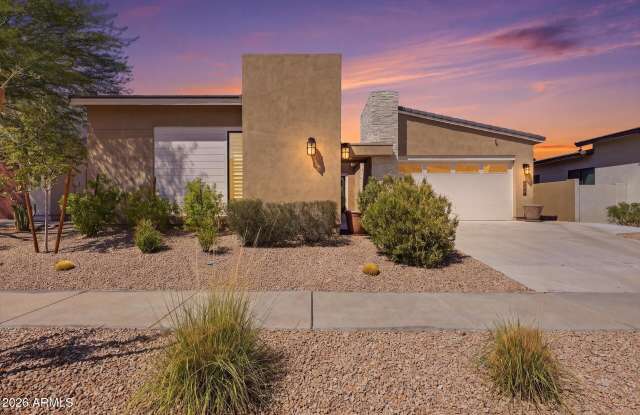 1118 E PASEO Way Gallery 1