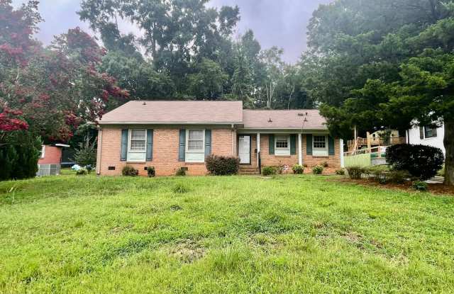 Classic 3 bedroom 1 1/2 bath ranch with great living spaces in popular Starmount neighborhood! photos photos