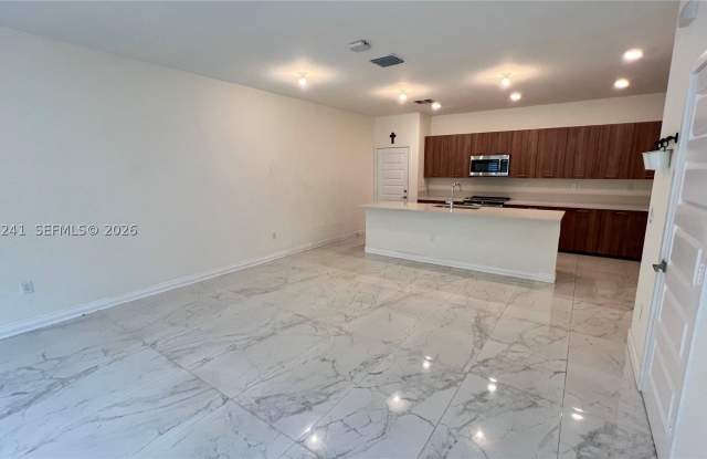 4738 NW 83rd Path Gallery 2
