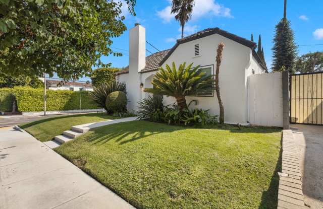 Fantastic 2BR/1BA House with backyard in the Heart of West Hollywood / Beverly Hills Gallery 3